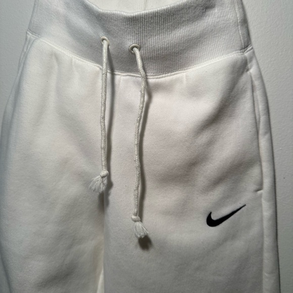 Women’s white Nike sweat pants - Picture 1 of 6